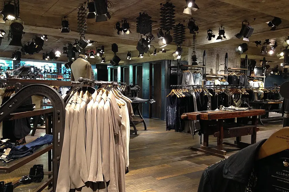 Clothing Store Lighting Ultimate Guide: Elevate Customer Experience
